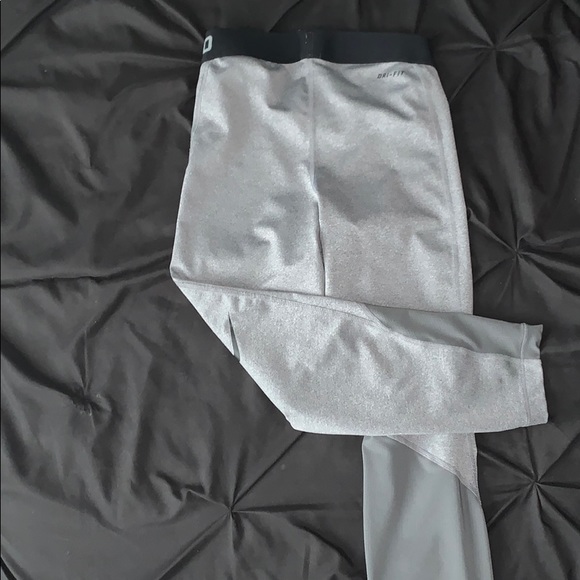 Nike cropped dri fit leggings - Picture 3 of 3